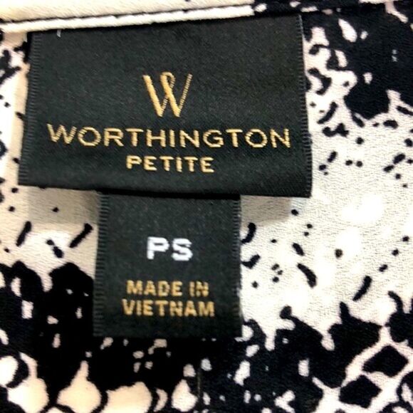 WorthingtonāBlackā&āWhiteĀ SnakeskināSleevelessāTop - Picture 7 of 7